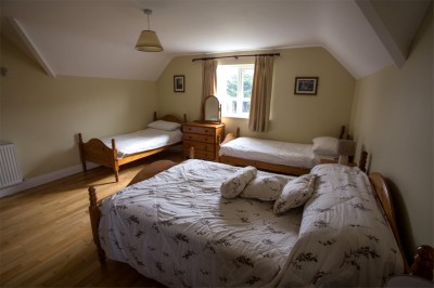 Family bedroom in the holiday home at Árasáin Bhalor - 4 Star Self Catering Apartments & House, Falcarragh, County Donegal, Ireland