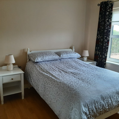 Ground floor bedroom in Suaimhneas house, Árasáin Bhalor - 4 Star Self Catering Apartments & Houses, Falcarragh, County Donegal, Ireland